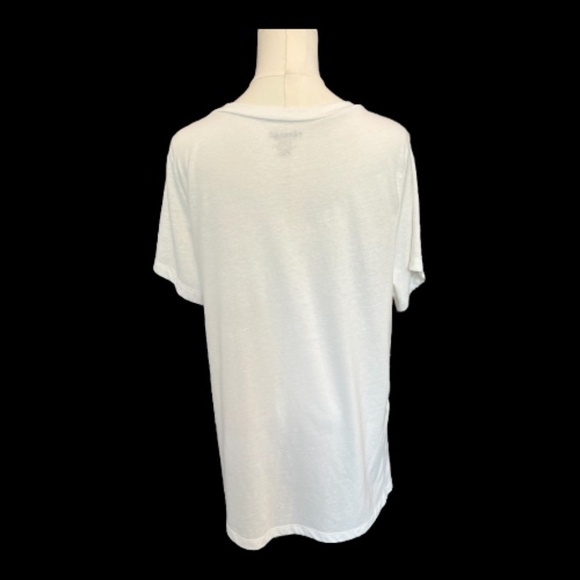 π 2 FOR $24!! EUC Womenβs Black & White T-Shirt Bundle | Size XL - Picture 9 of 11